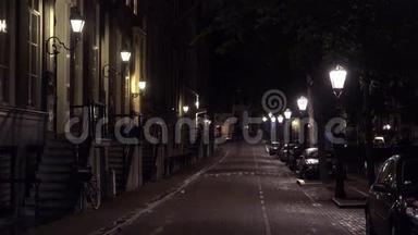 阿姆斯特丹市夜间在运河区的阿姆斯特丹街景